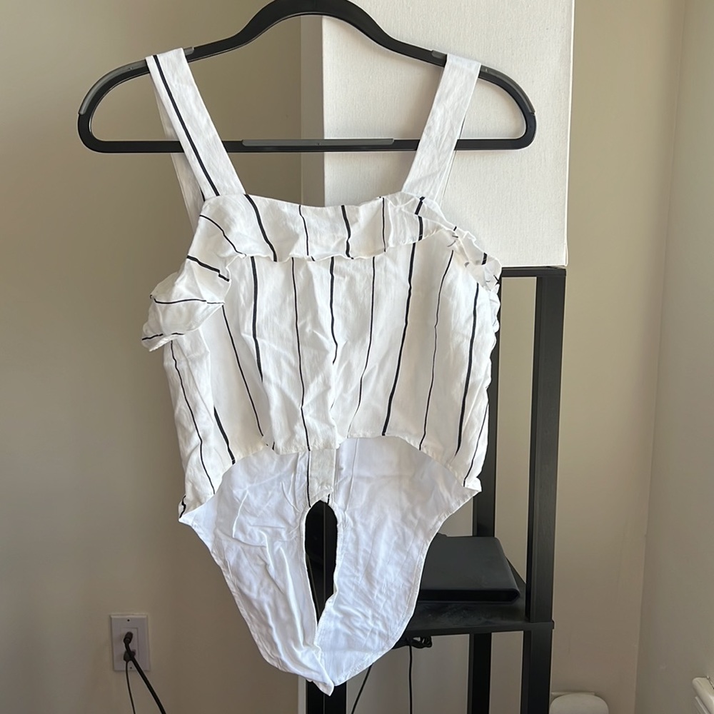 NWOT farrow white and navy stripe crop top - Picture 5 of 7